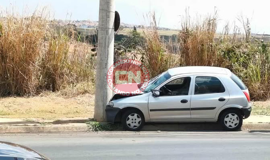 Carro poste fere mÃe e filha 2