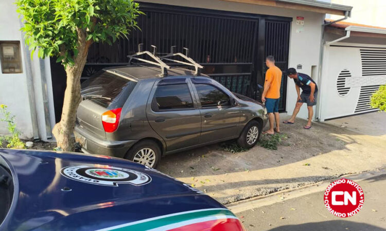Carro desce rua desgovernado tucano cópia