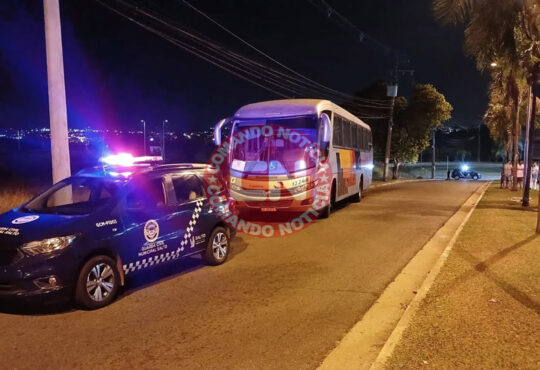 Home dormi embaixo busão e morre em salto cópia