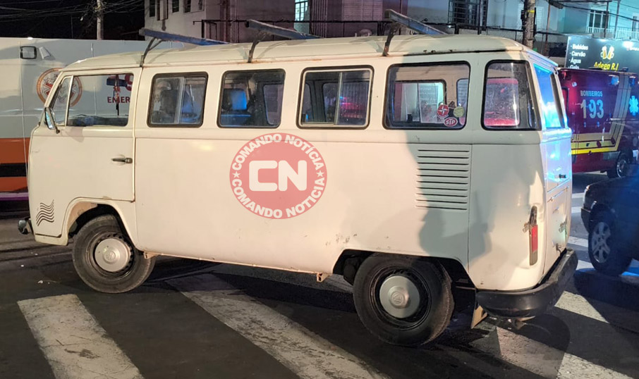 Mudo colide em kombi 3