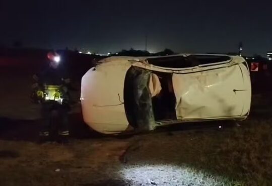 Taxi capota com passairo campo beleo