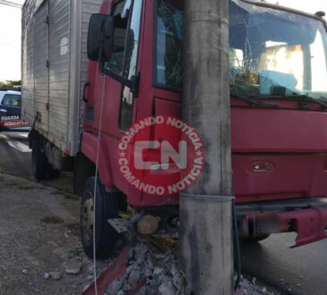 ColisÃo caminhÃo poste pq ecologico