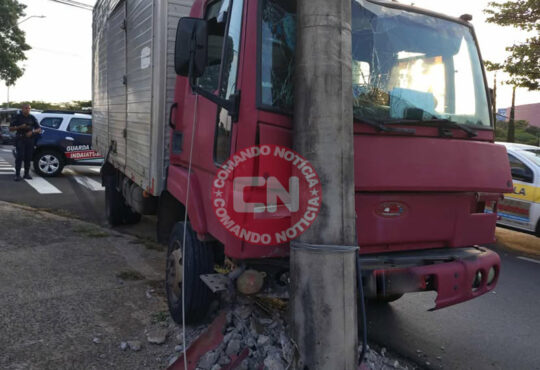 ColisÃo caminhÃo poste pq ecologico