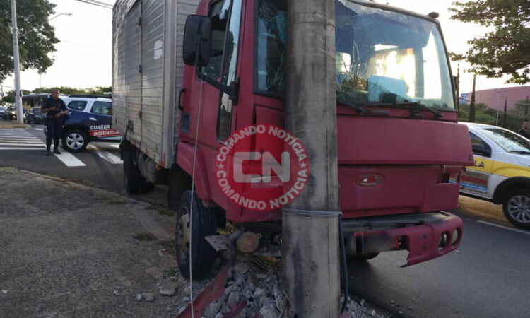 ColisÃo caminhÃo poste pq ecologico