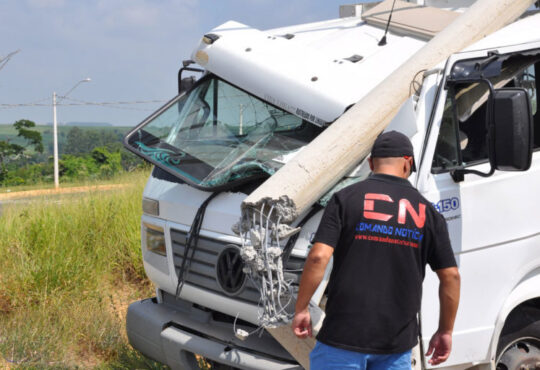 Caminhão poste reginaldo comando notíci a cópia