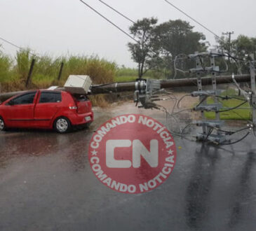 Carro derruba poste manoel ruz peres