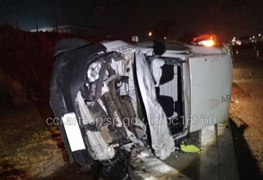 Colisão van e veiculo mogi guaçu cópia