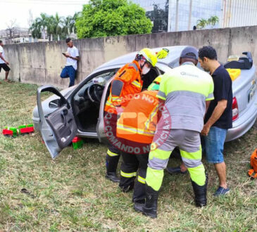 Corsa bate em mureta sp 75 1