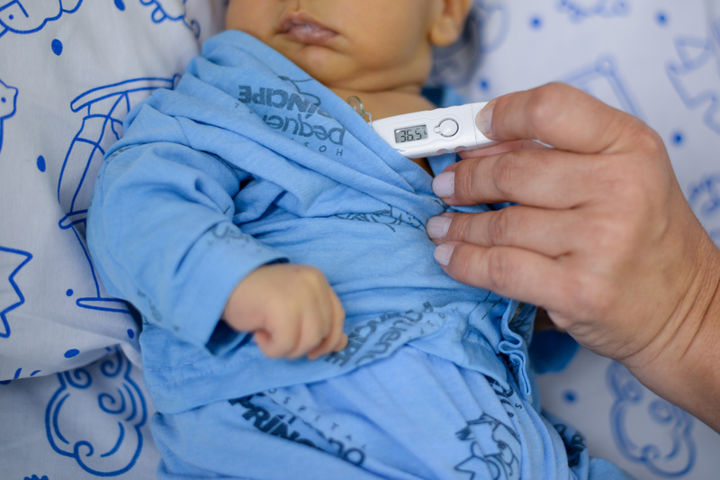 Febre bebê pequeno principe hospital