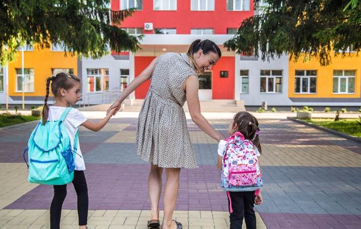 Ir a escola alunos freepik