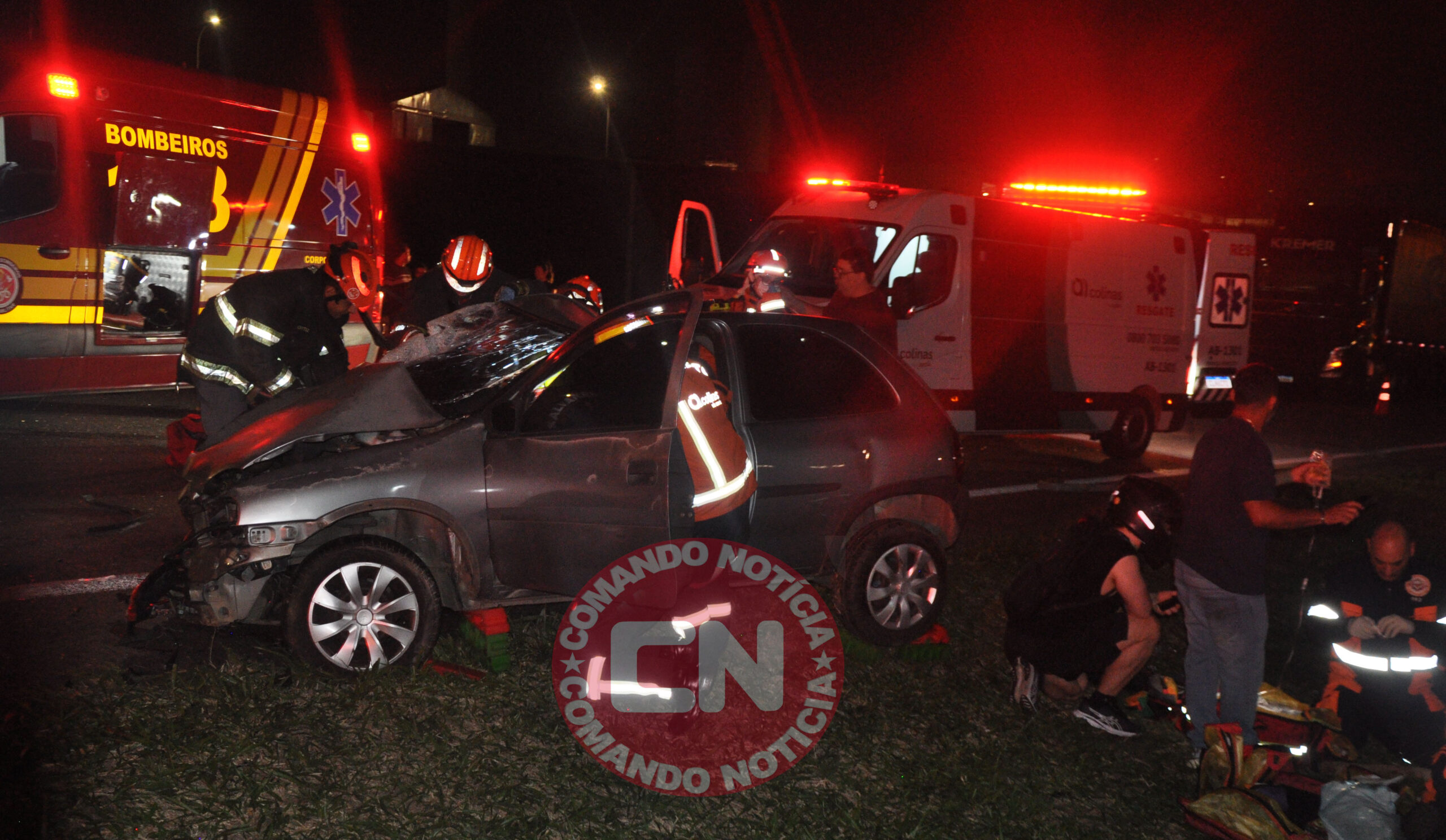 Acidente corsa e peugeout 5