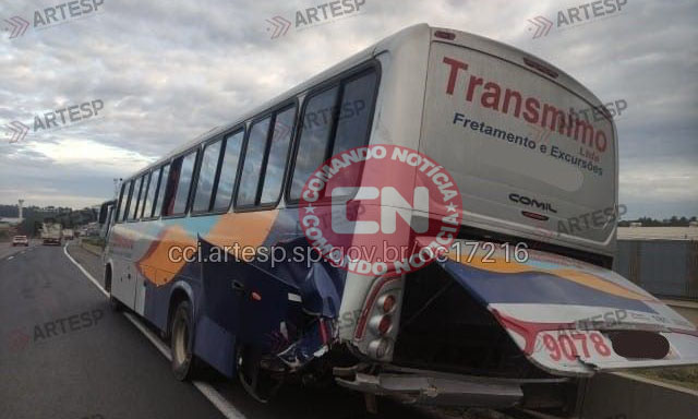 Bmw bate em traseira de onibus cópia