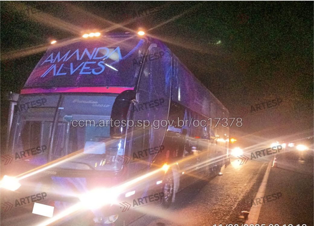 Busão cantora em bofete