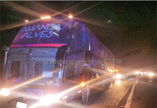 Busão cantora em bofete