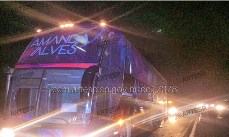 Busão cantora em bofete