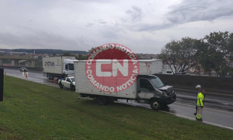 CaminhÃo colide com outro km 50