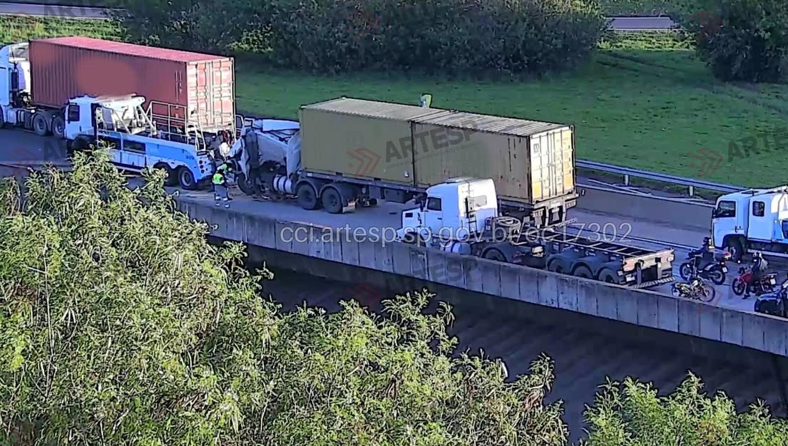 Carreta bate em outra campinas cópia