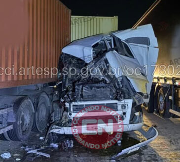 Carreta bate em outra em rodovia de campinas