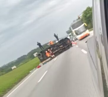 Carro forte capotado