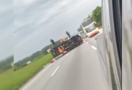 Carro forte capotado