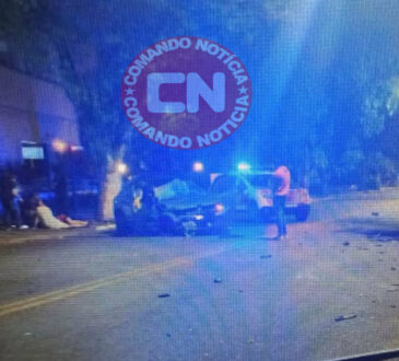 Carro bate em arvore na almirante tamandaré