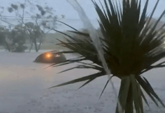 Carro é levado pealas enxurrada e mata mulher em hortolandia