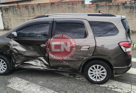 Colisão dois carros no jardim regina 1