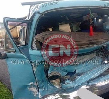 Kombi colide em carreta bandeirantes cópia