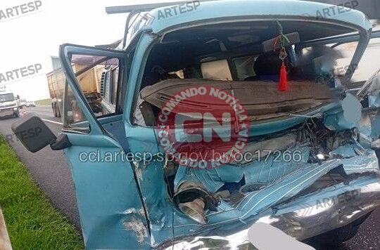 Kombi colide em carreta bandeirantes cópia