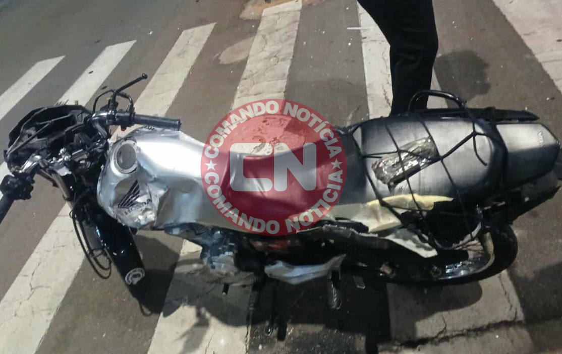Moto bate em semafario ario