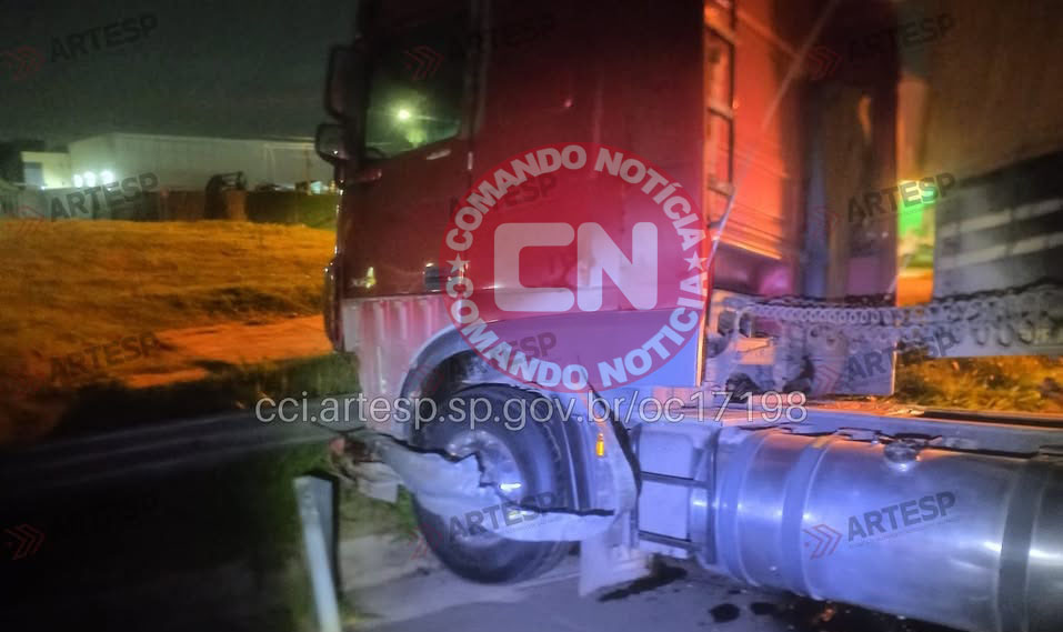 Pneu estoura e carreta bate em guard raill cópia