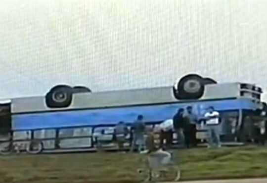 Tornado vira ônibus em itu em 1991