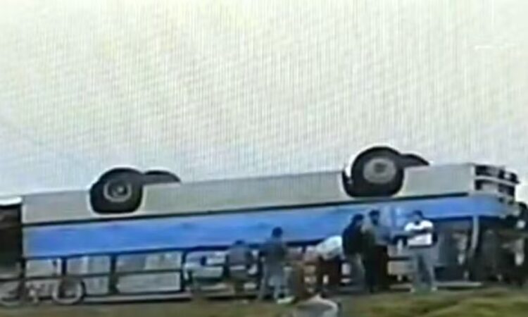 Tornado vira ônibus em itu em 1991