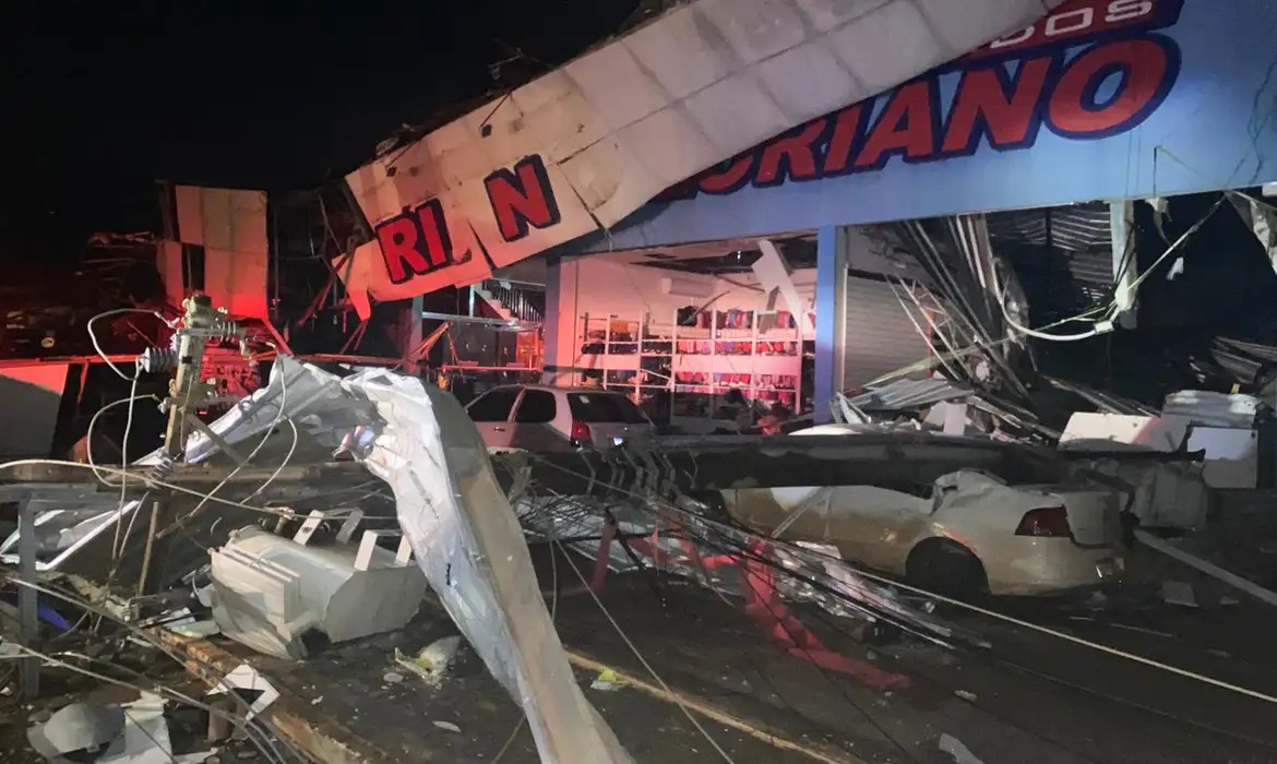 Urgente! Paraná é Atingido por 3 Tornados Devastadores: Ventos Chegam a 330 km/h!