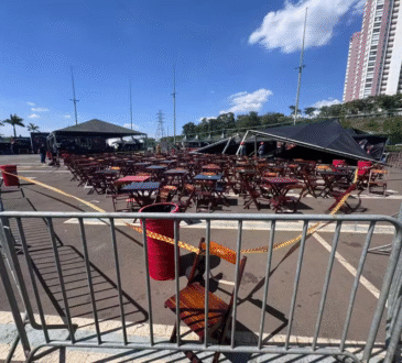 Tenda de shopping d pedro desaba