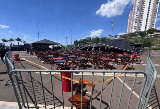 Tenda de shopping d pedro desaba