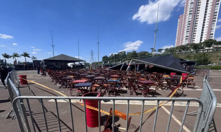 Tenda de shopping d pedro desaba