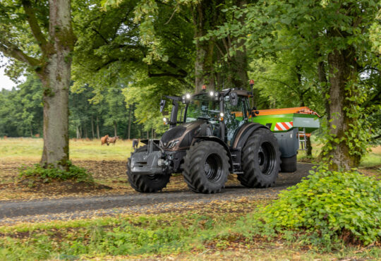 Trator valtra