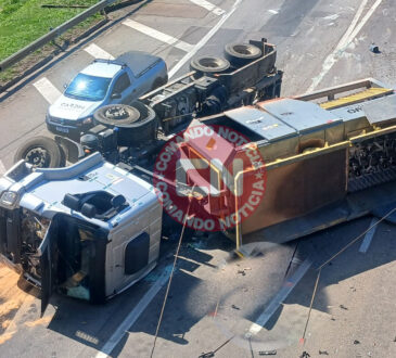 Caminhão tomaba no km 32 sp 75