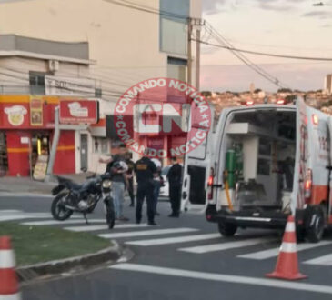 Acidente duas moto ario fere passageira no pé
