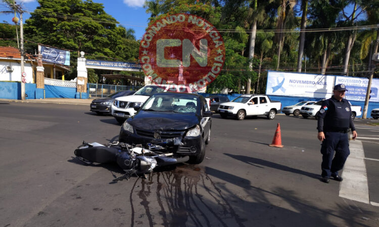 ColisÃo moto e carro rua augusto de oliveira camargo