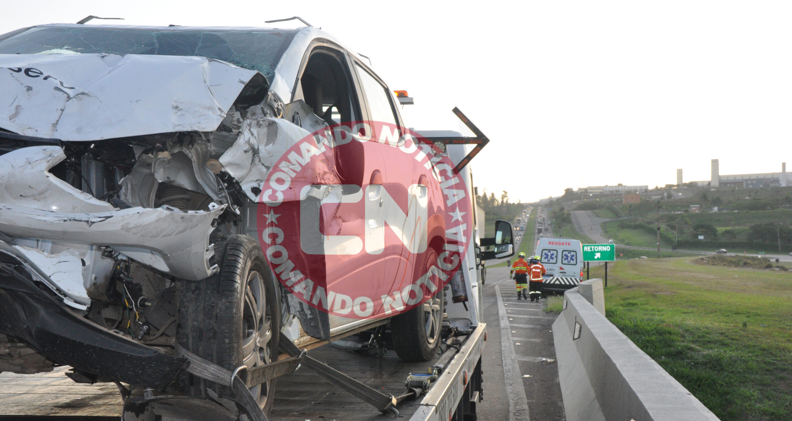 Engavetamento envolve tres carros e moto 3