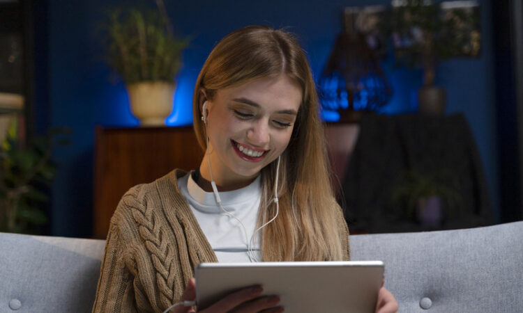 Freepik olhos na tela