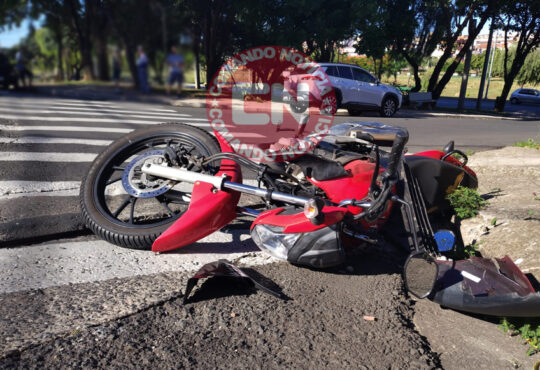 Motociclista quebra o pé rua gemaro de frnça cópia cópia