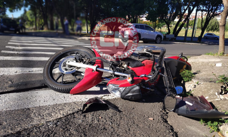 Motociclista quebra o pé rua gemaro de frnça cópia cópia