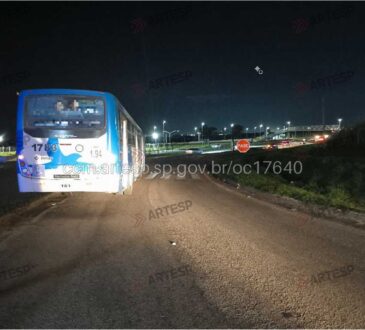 Onibus atropela pedestre km 64