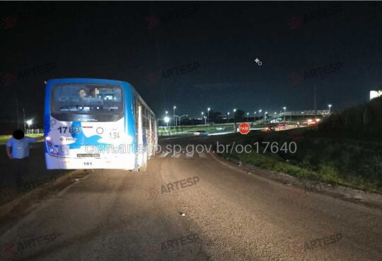 Onibus atropela pedestre km 64
