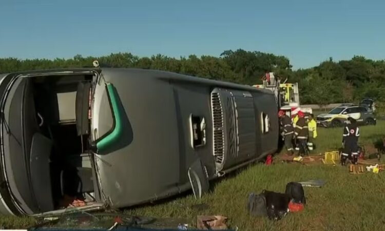 Onibus tomaba em jabotical deixa 41 feridos e duas pessoas sem vida