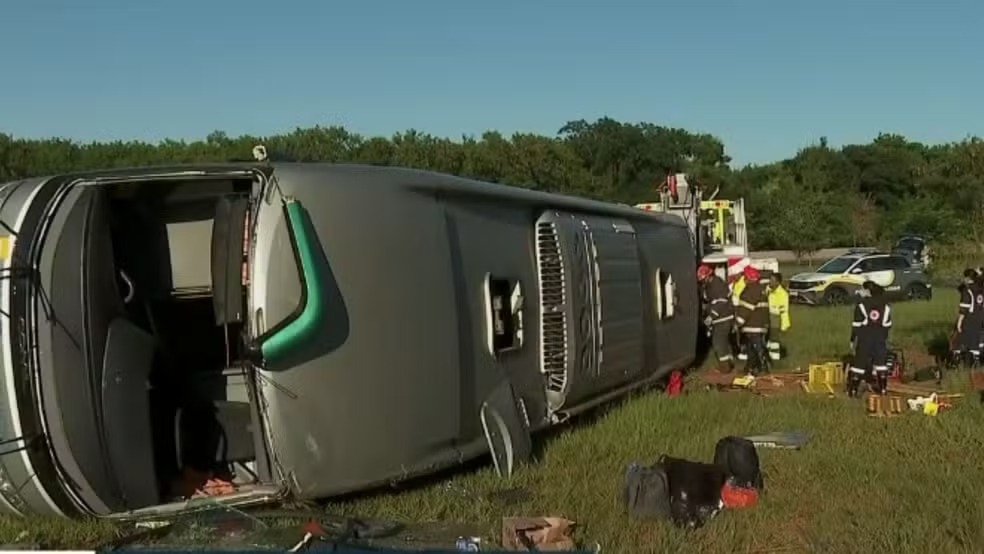 Onibus tomaba em jabotical deixa 41 feridos e duas pessoas sem vida