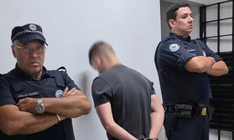 Bombeiro civil ameaça mulher de morte